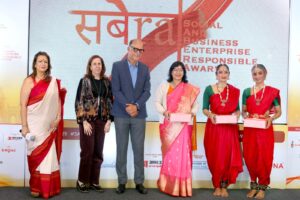 Rajeev & Jyoti Chaba Felicitating the Performers